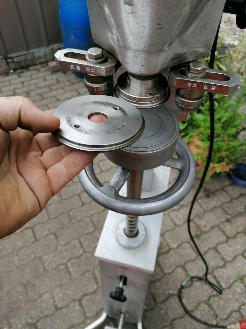 Dosenverschlussmaschine