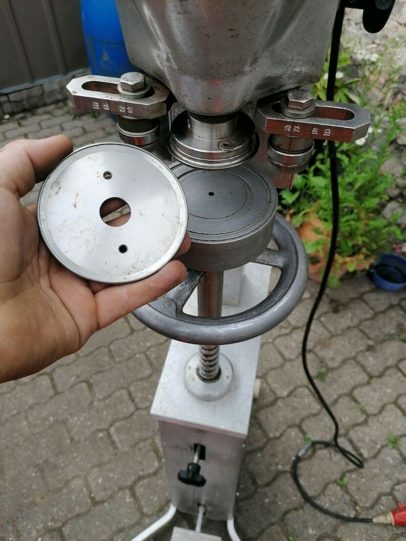 Dosenverschlussmaschine