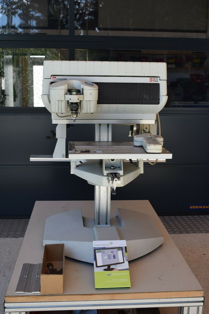 Graviermaschine Fräsmaschine CNC Gravograph IS 400 inkl Gravostyle 8 + Dongle