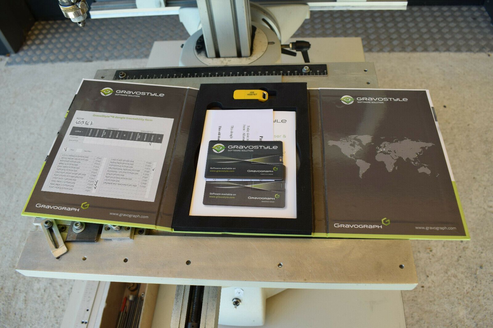 Graviermaschine Fräsmaschine CNC Gravograph IS 400 inkl Gravostyle 8 + Dongle
