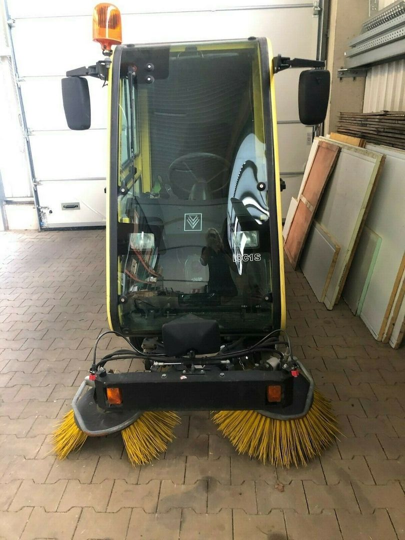 KehrmaschineAufsitzkehrmaschine Kärcher ICC1S mit Kabine