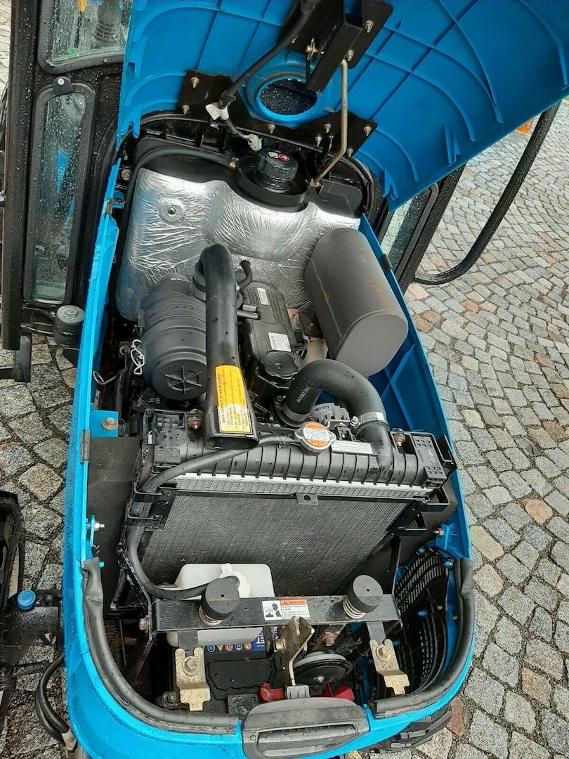 Kleintraktor Kommunaltraktor Allradtraktor L&S J 23 PS Hydrostat 84 Bh