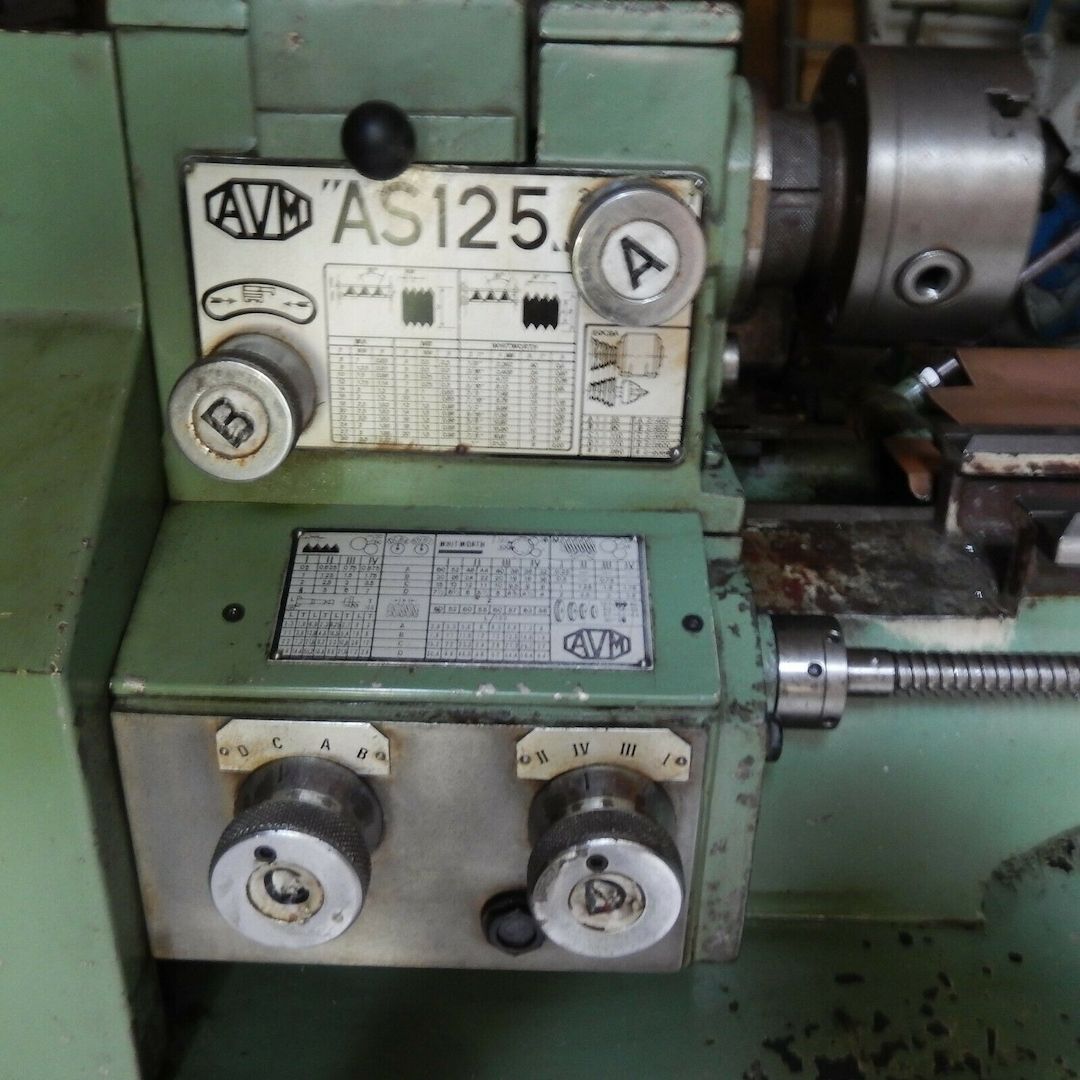 Leit und Zugspindeldrehmaschine Angelini AV125