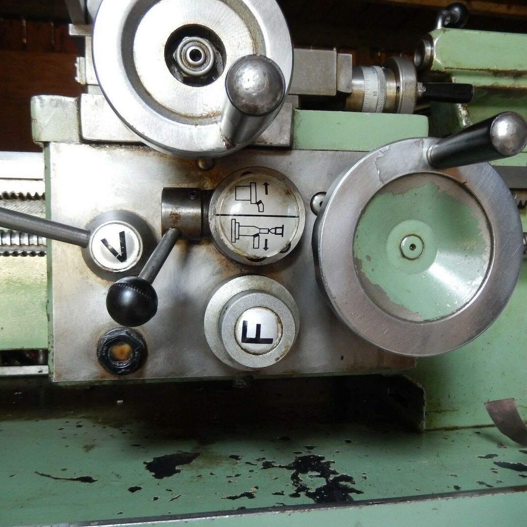 Leit und Zugspindeldrehmaschine Angelini AV125