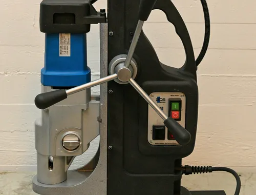 MAB 1300 V Magnet-Kernbohr- Maschine mit regelbarem automatischem Vorschub.