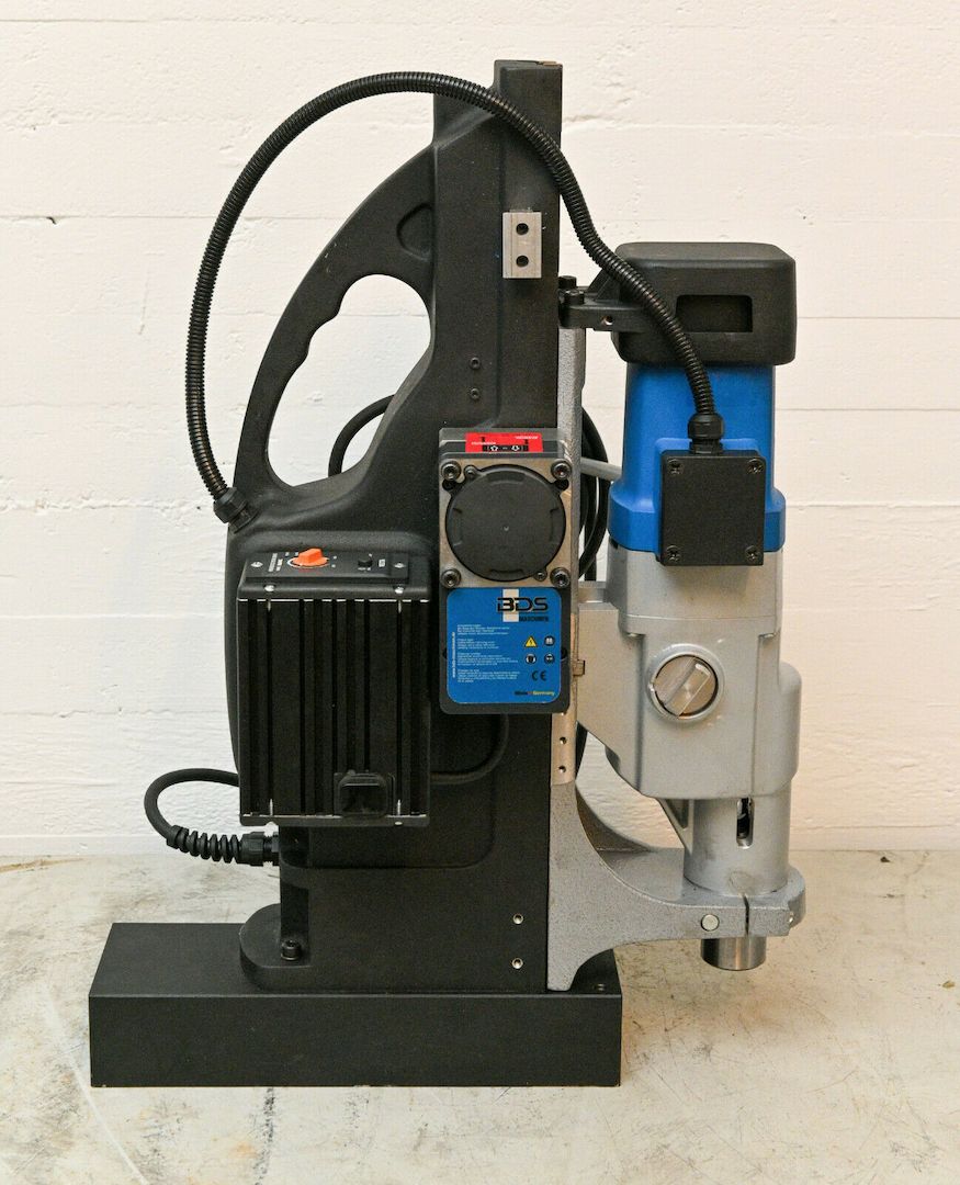MAB 1300 V Magnet-Kernbohr- Maschine mit regelbarem automatischem Vorschub.