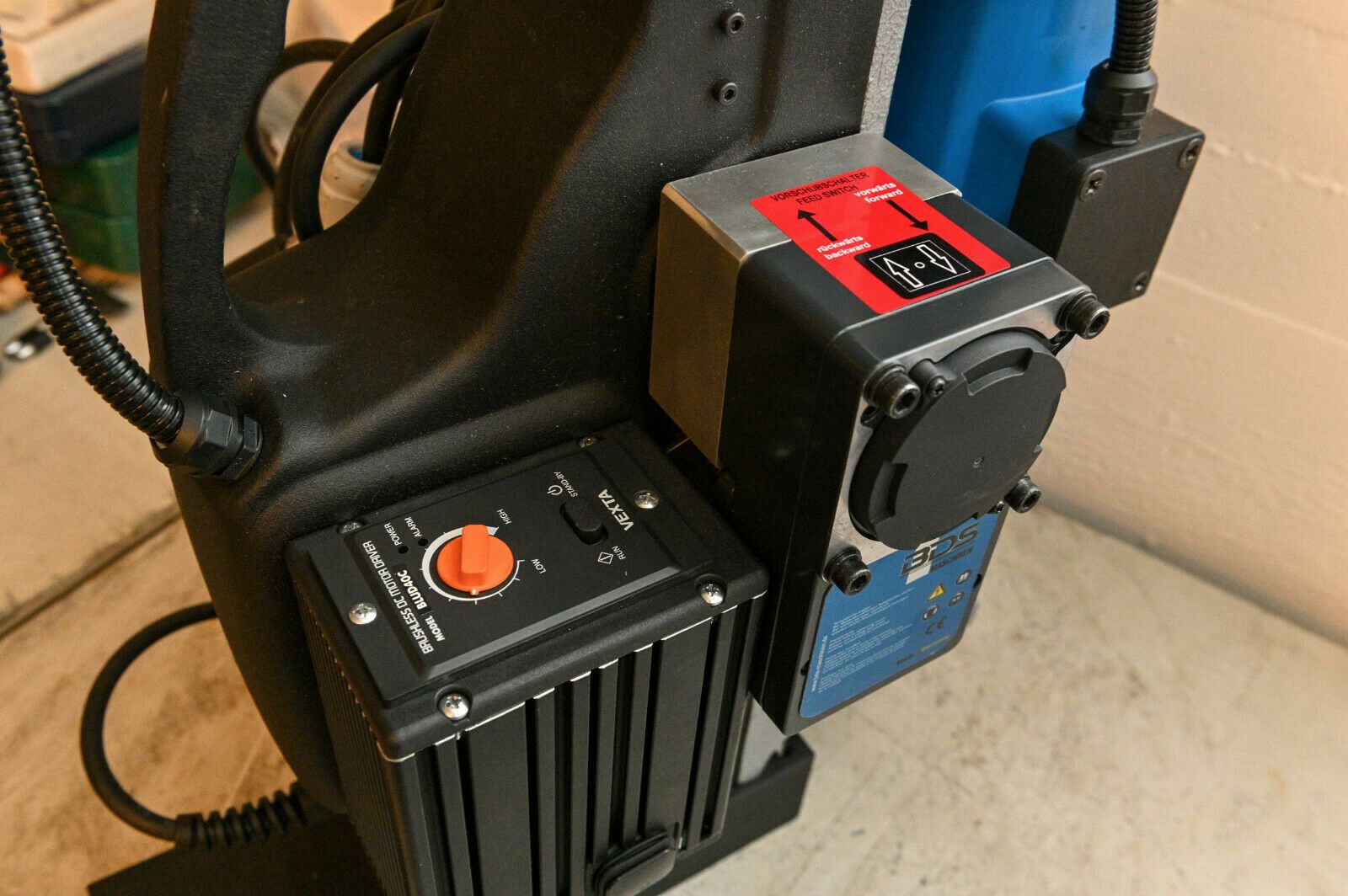 MAB 1300 V Magnet-Kernbohr- Maschine mit regelbarem automatischem Vorschub.