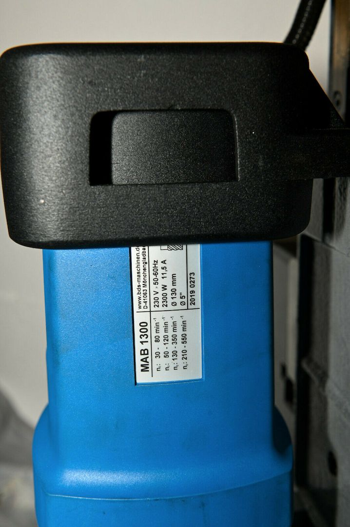 MAB 1300 V Magnet-Kernbohr- Maschine mit regelbarem automatischem Vorschub.