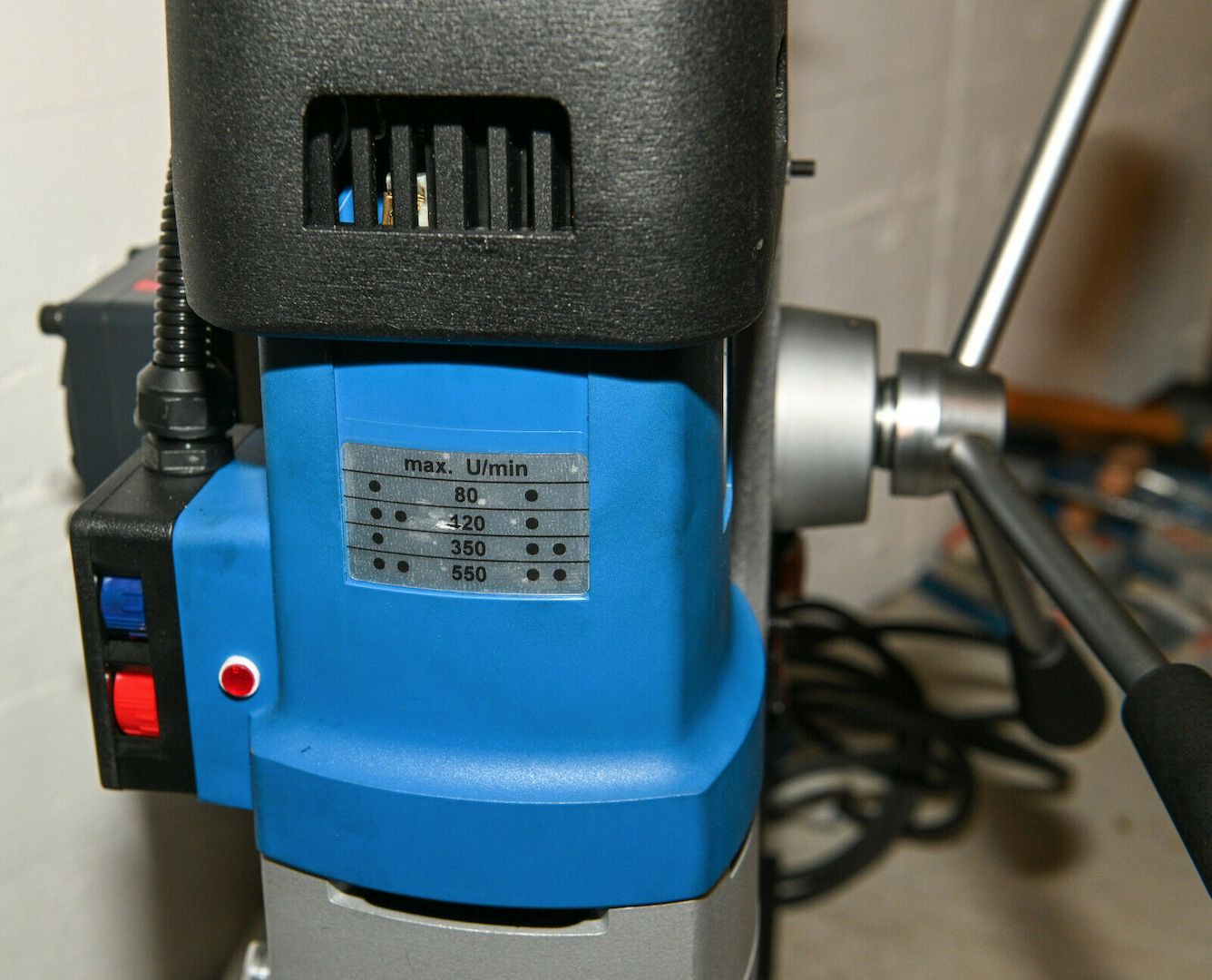 MAB 1300 V Magnet-Kernbohr- Maschine mit regelbarem automatischem Vorschub.
