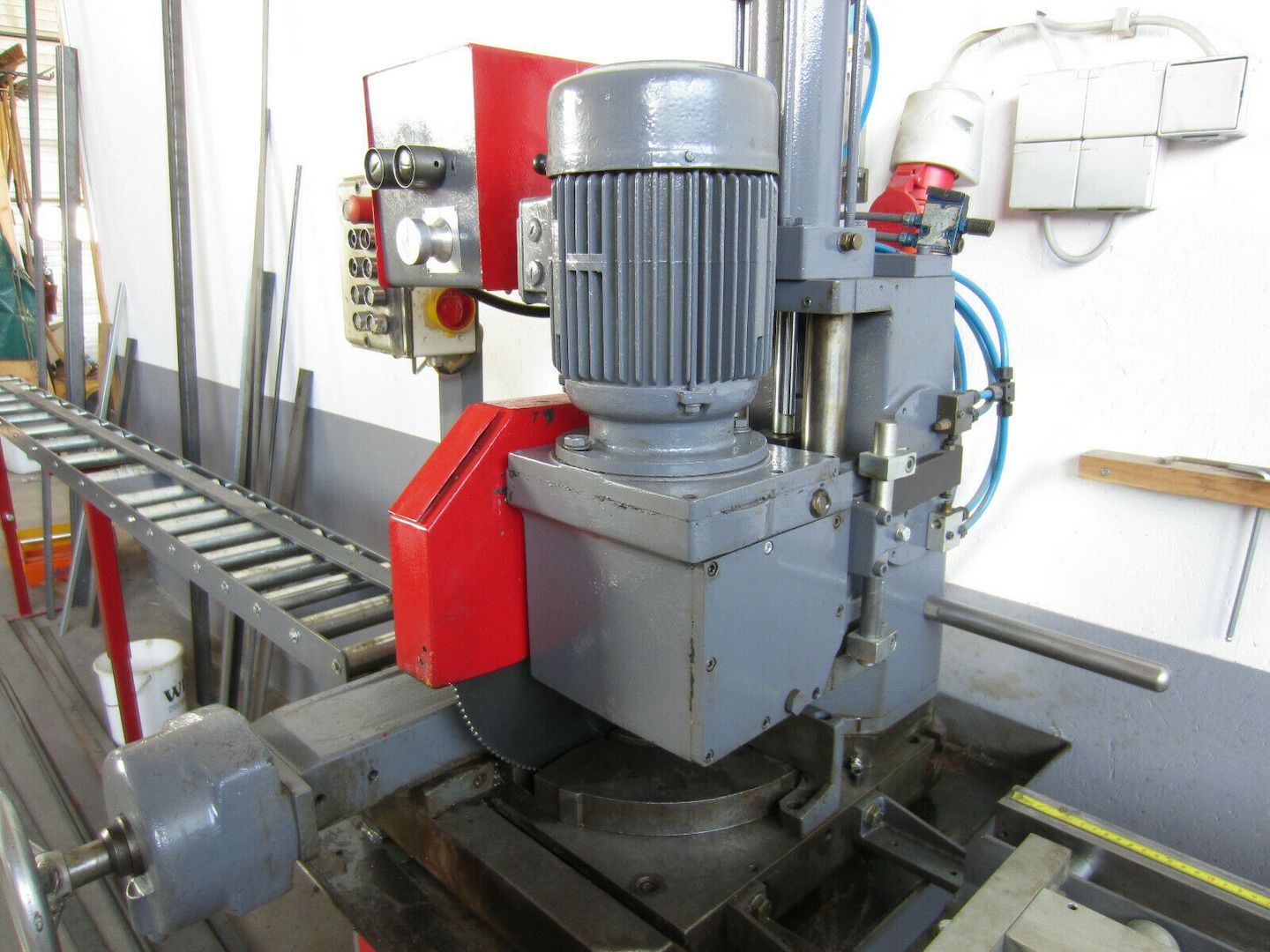 Metallkreissäge Eisele halbautomatisch mit Rollentisch und Anschlag