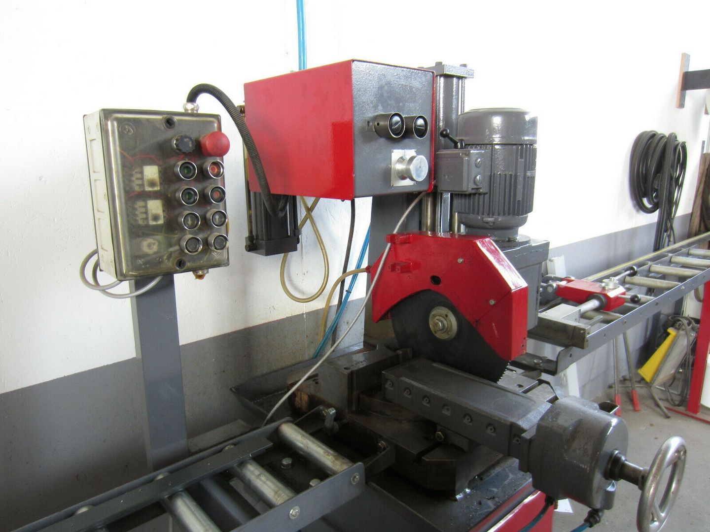 Metallkreissäge Eisele halbautomatisch mit Rollentisch und Anschlag