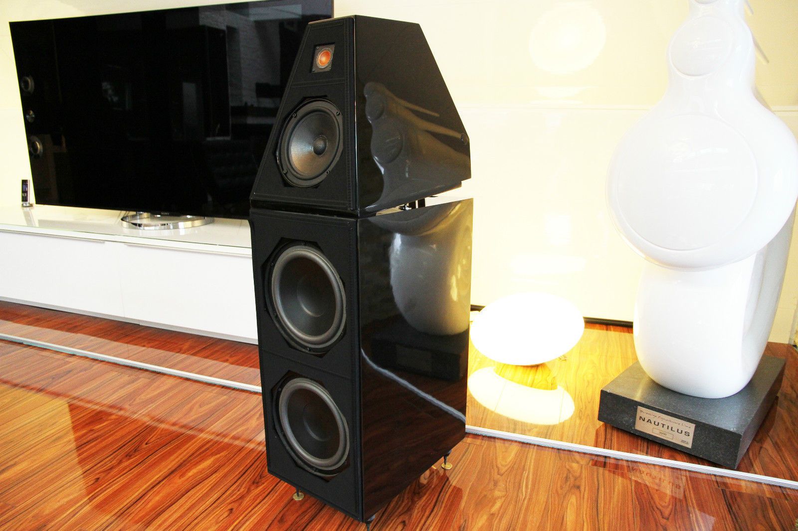 REFERENZ Wilson Audio WATT  PUPPY 3.2 WHOW III u. Apogee DAX in Parallelauktion