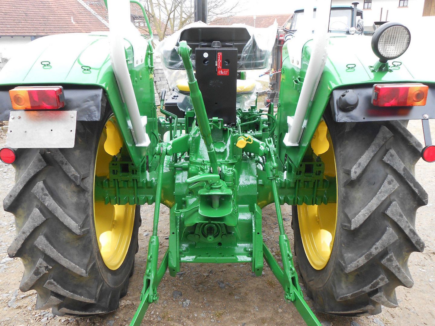 John Deere 820 Traktor Schlepper mit hydr. Mähbalken viele Neuteile TÜV NEU!