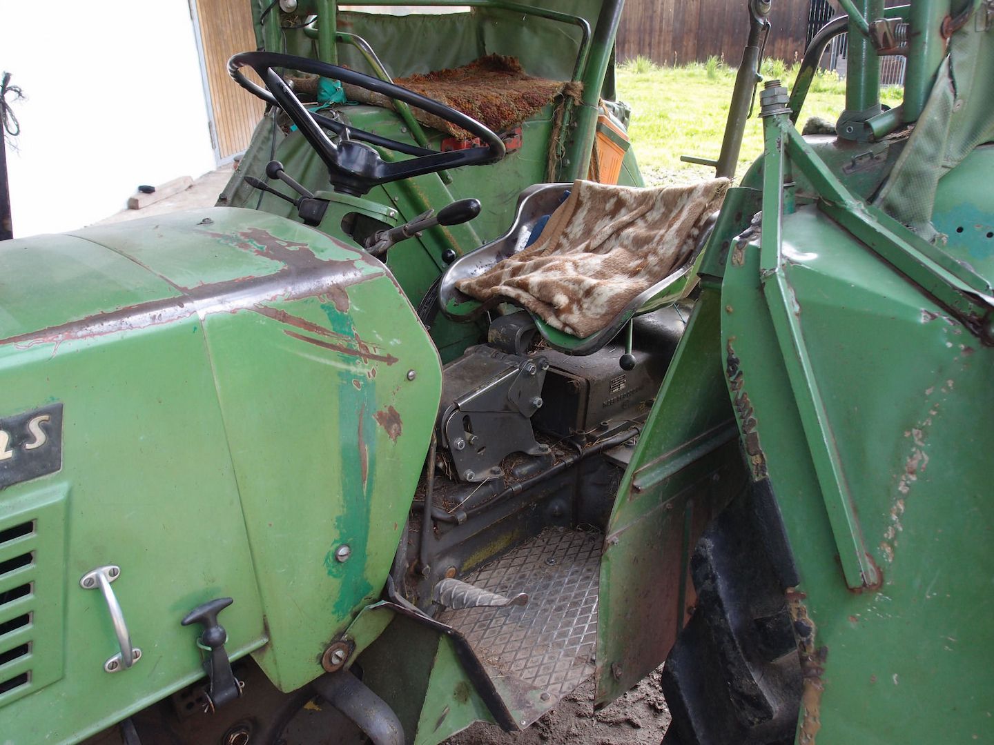 Traktor Schlepper Fendt Farmer 2 s FW 138 mit Mähbalken