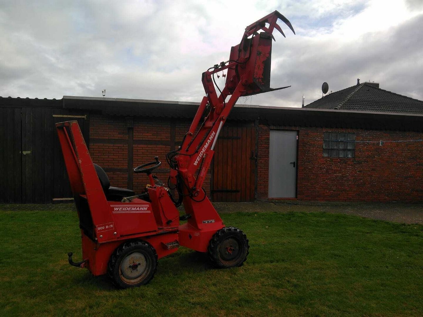 Traktor Weidemann Hoftrac Typ 909 DR Trecker gebraucht mit Forke Traktor Weidemann Hoftrac Typ 909 DR Trecker gebraucht mit Forke