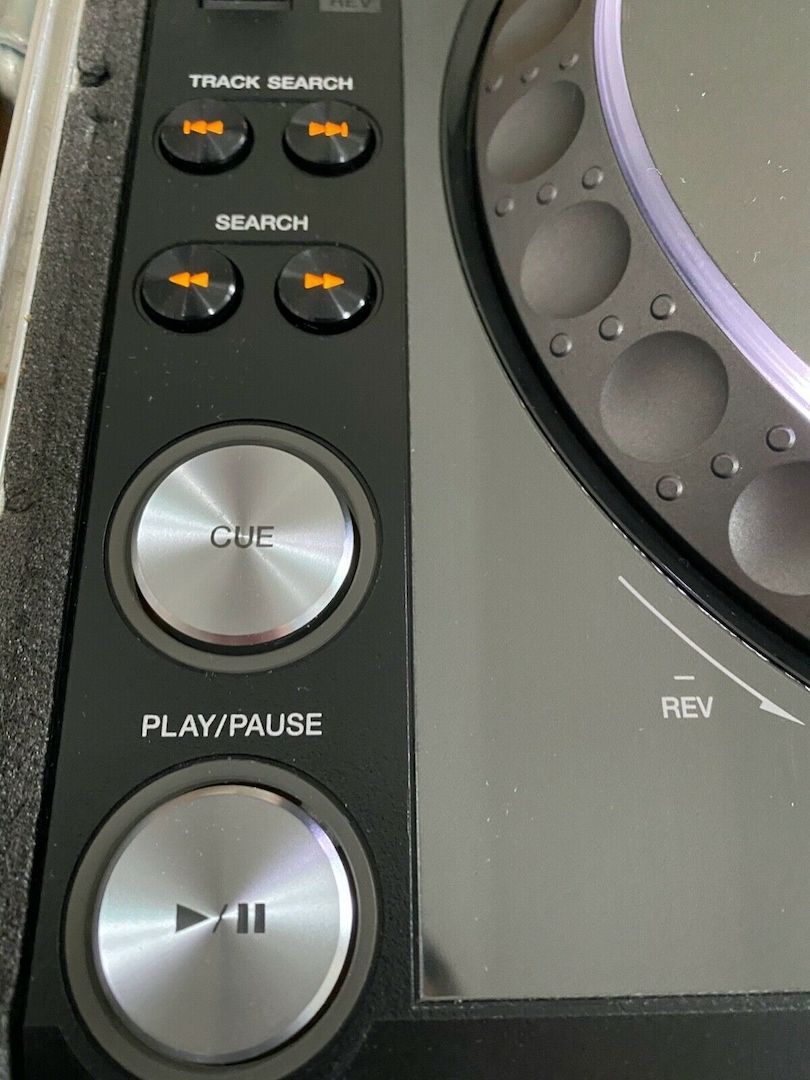 2x CDJ 2000 Nexus mit DJM 2000 Mixer im Profi Case - Top Zustand