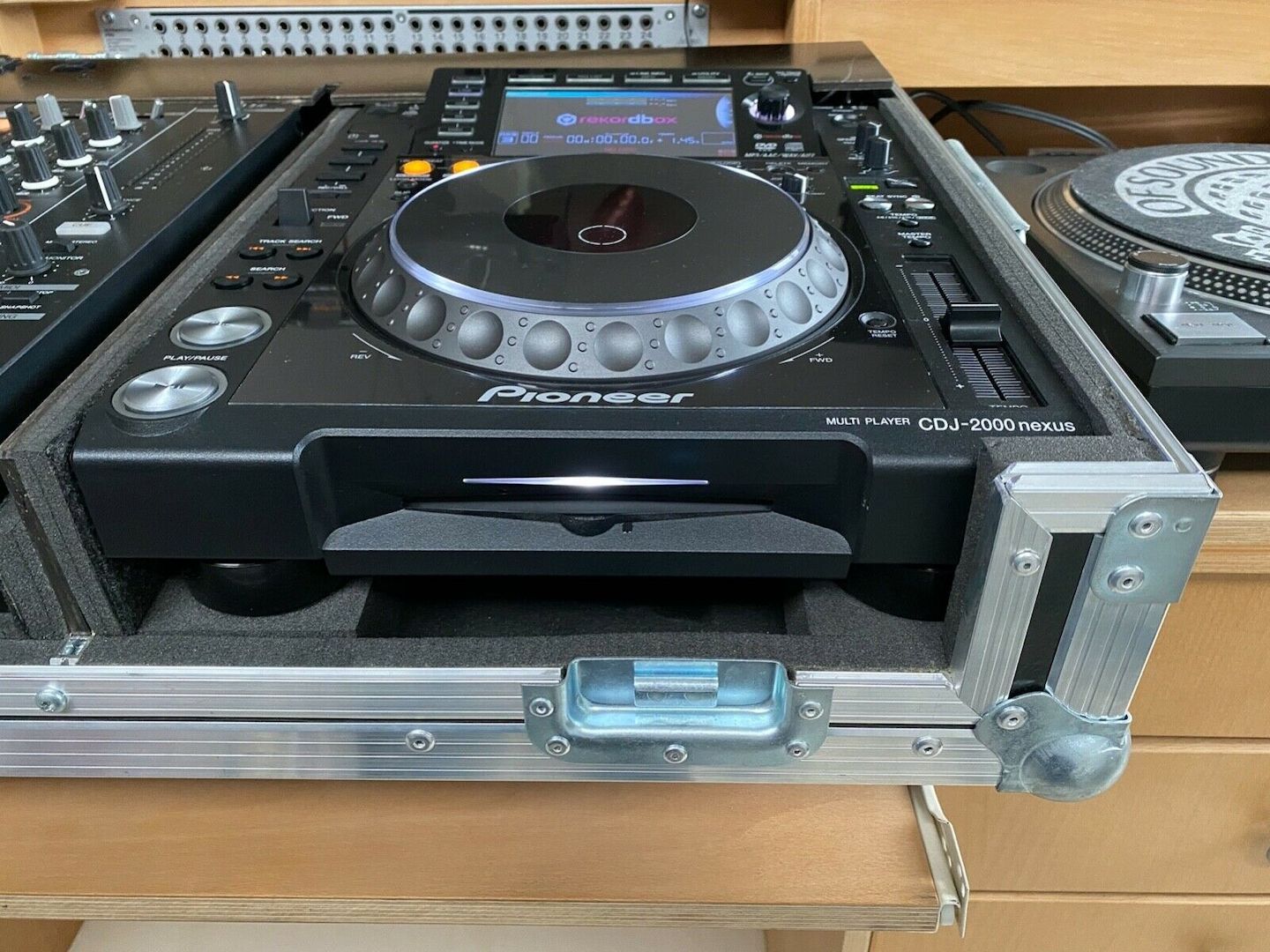 2x CDJ 2000 Nexus mit DJM 2000 Mixer im Profi Case - Top Zustand