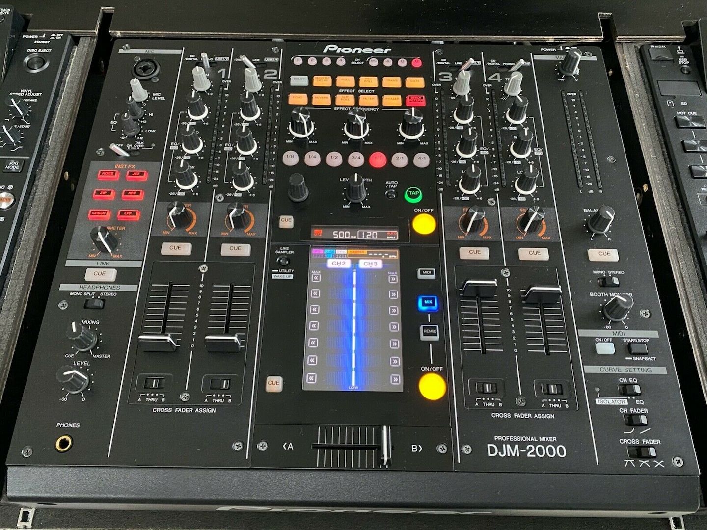 2x CDJ 2000 Nexus mit DJM 2000 Mixer im Profi Case - Top Zustand