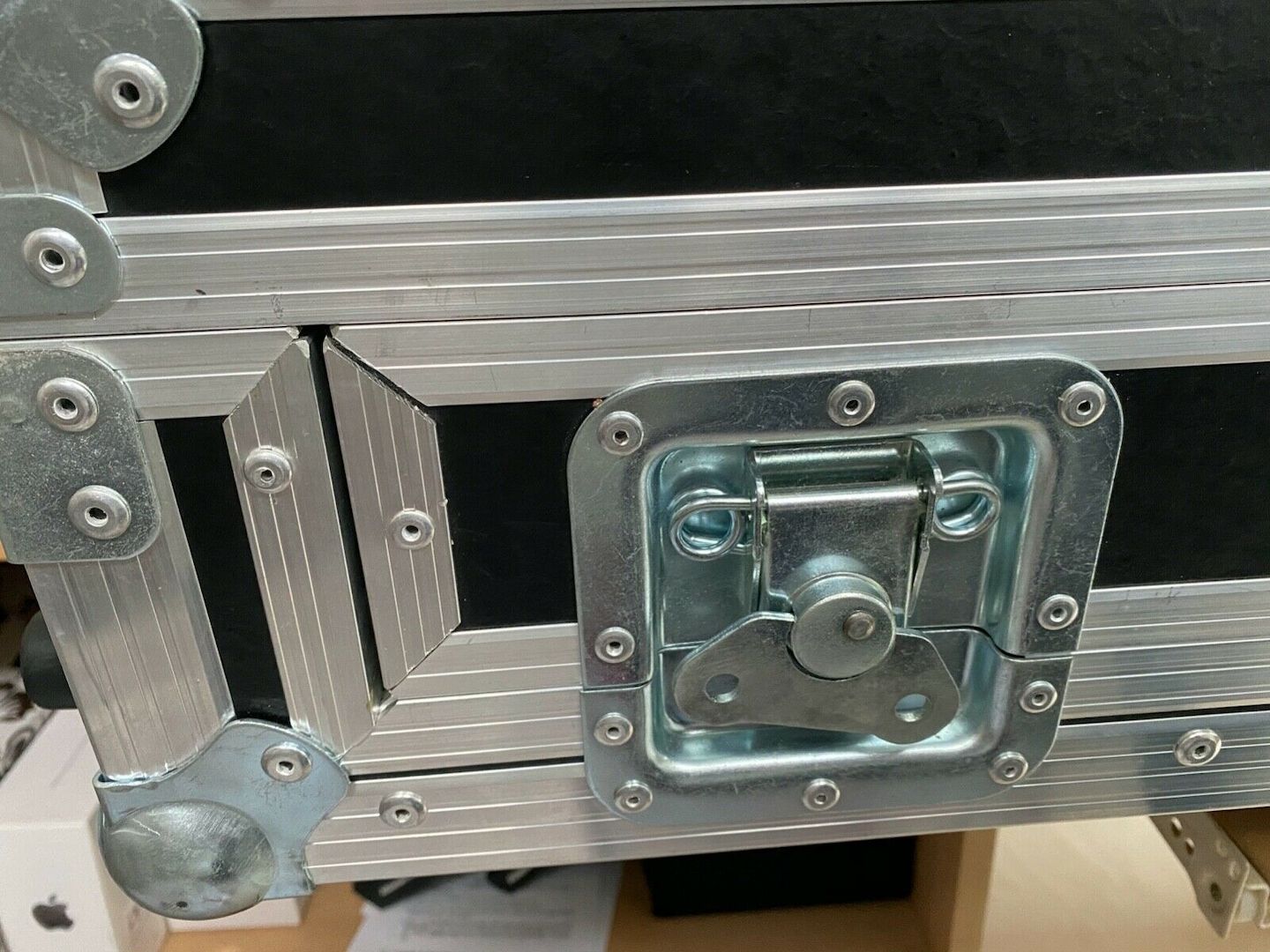 2x CDJ 2000 Nexus mit DJM 2000 Mixer im Profi Case - Top Zustand