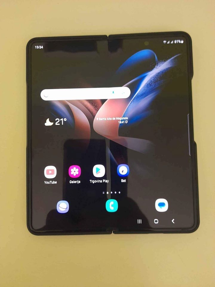 Samsung Galaxy Z Fold 4