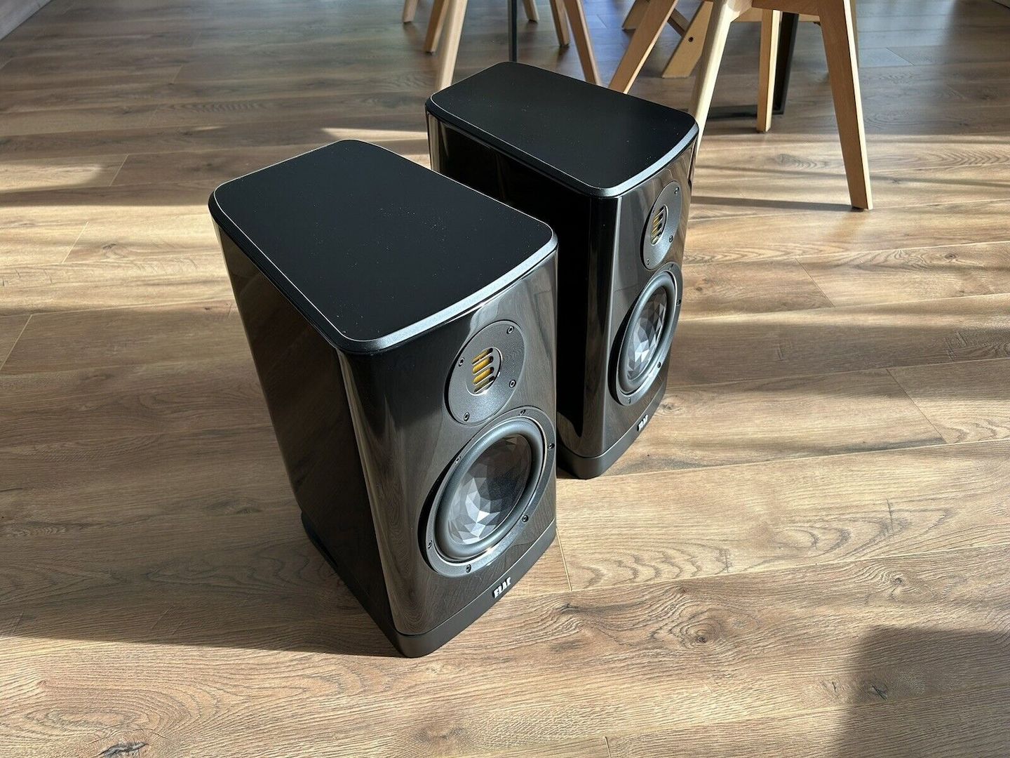 Elac Vela BS 404 Hochglanz Schwarz Neu