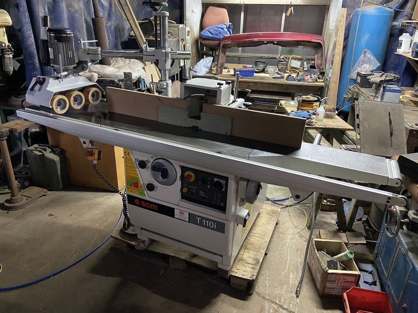 SCM T110i Kippspindelformer und Steff Power Feed. Verlängerungstische