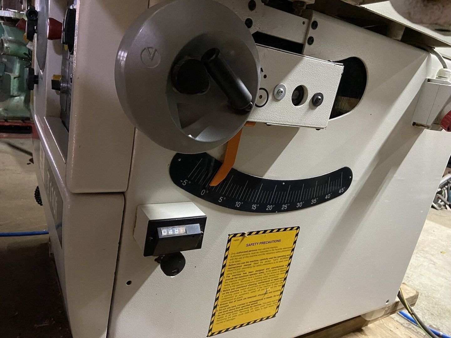 SCM T110i Kippspindelformer und Steff Power Feed. Verlängerungstische