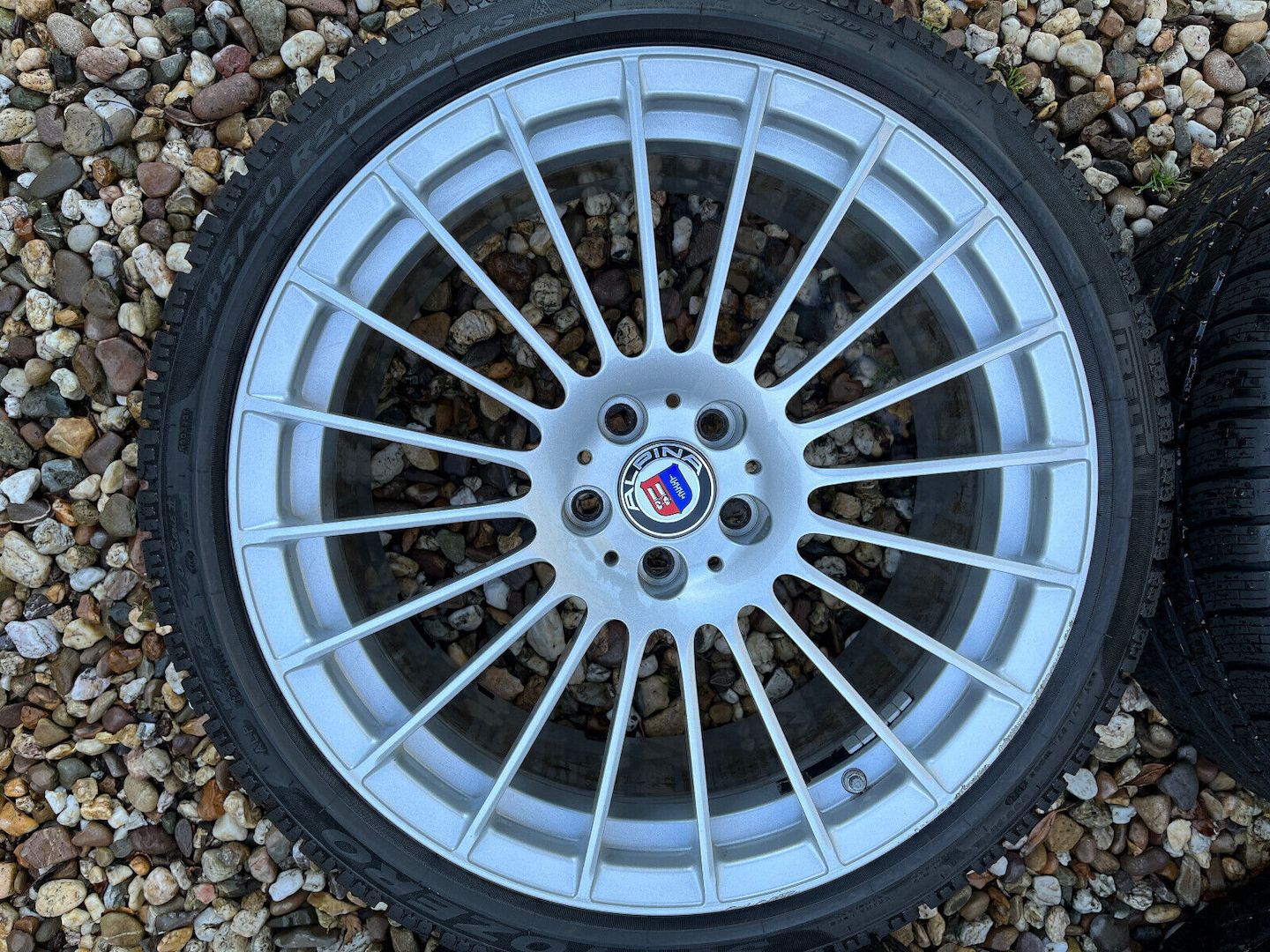 Alpina 20 Zoll Felgen mit Winterreifen