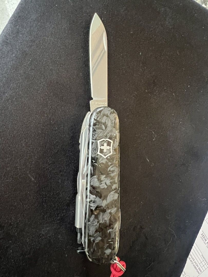 Victorinox limited edition Carbon Cybertool