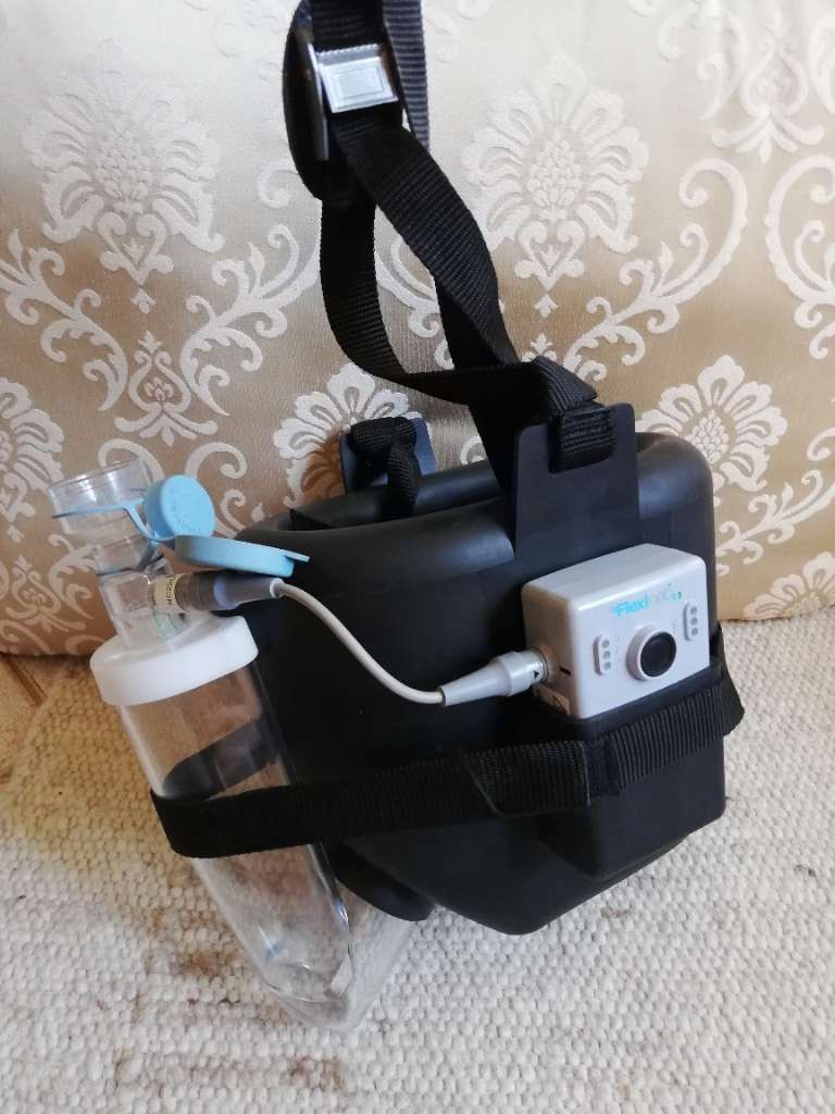 Schwarze gebraucht Pferde Inhalator von Flexineb E3