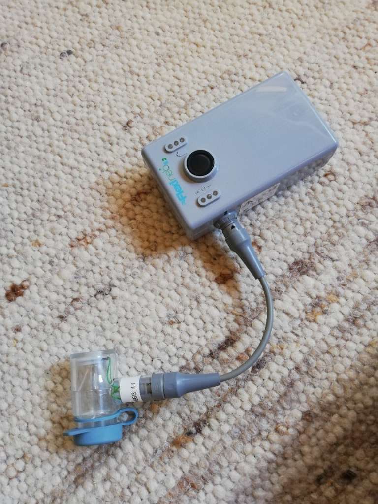 Schwarze gebraucht Pferde Inhalator von Flexineb E3