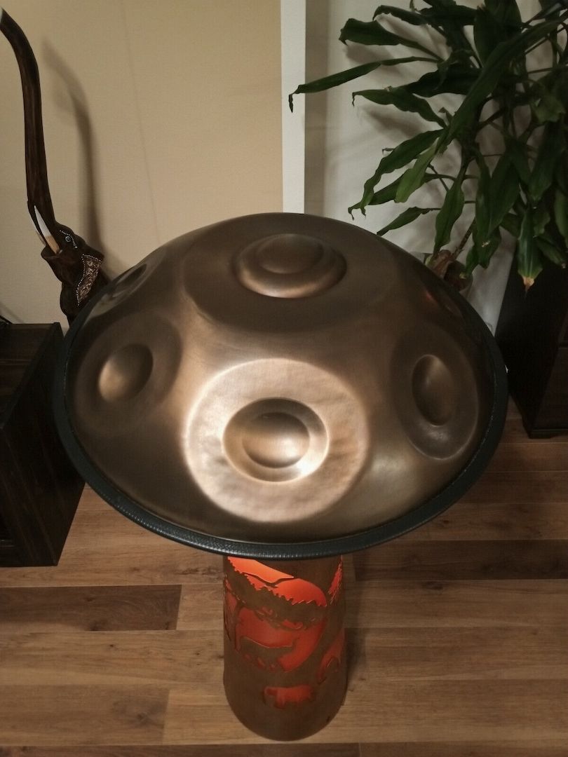 Handpan Special Editon von Mudra in 1,25mm Handsunk Edelstahl 14+1 Felder in D2