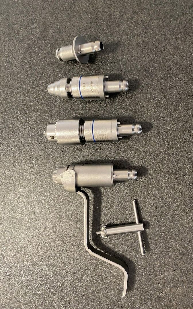 Synthes Colibri II Bohrmaschine mit Zubehör und Ladestation und 2 Akkus