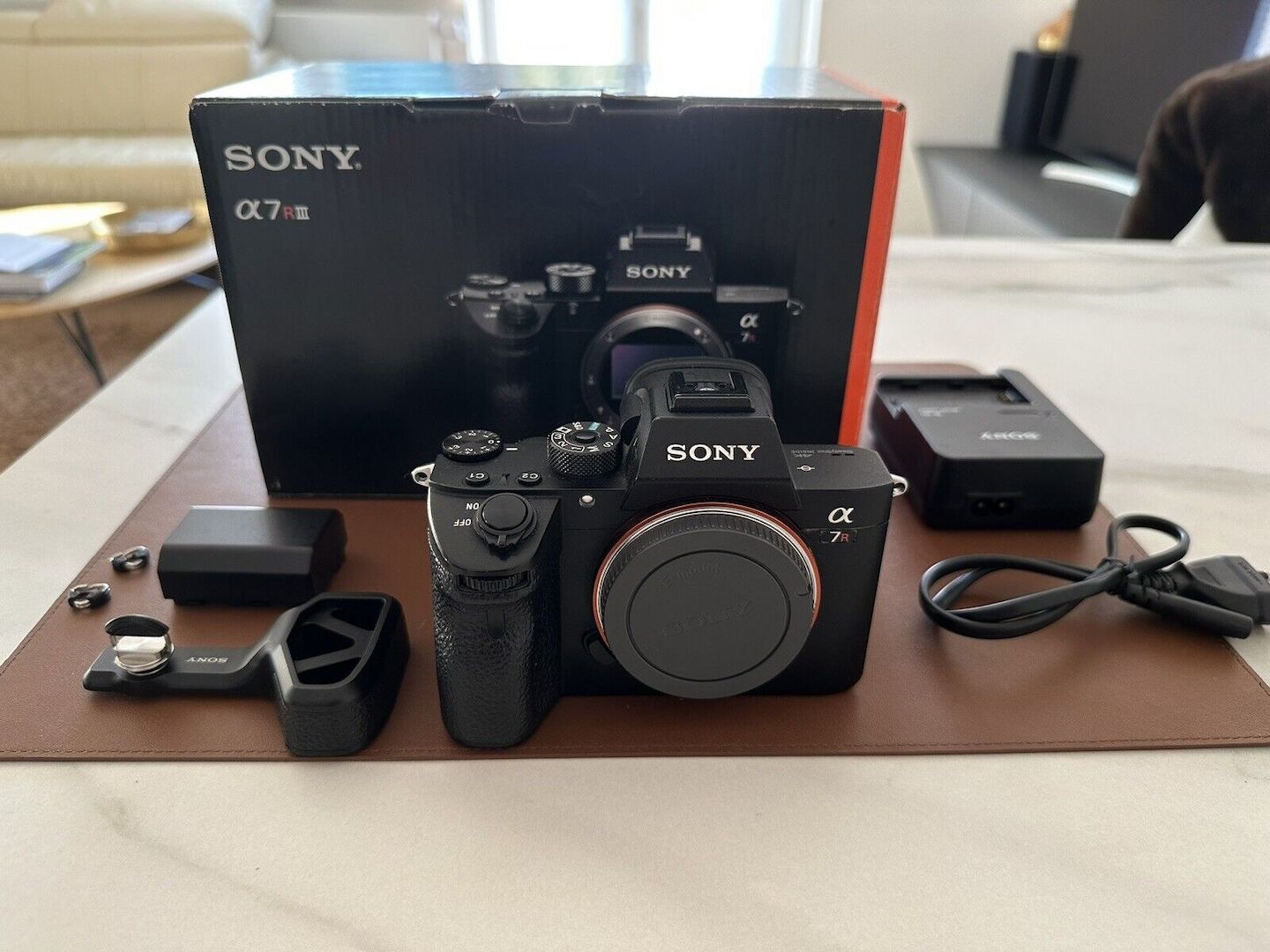 Sony Alpha A7R III 42.4 MP Digital Kamera mit GP-X1EM Griffverlängerung