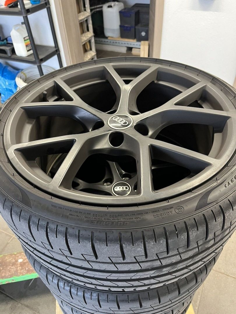Audi RS3 8Y Sommerräder Räder Pirelli