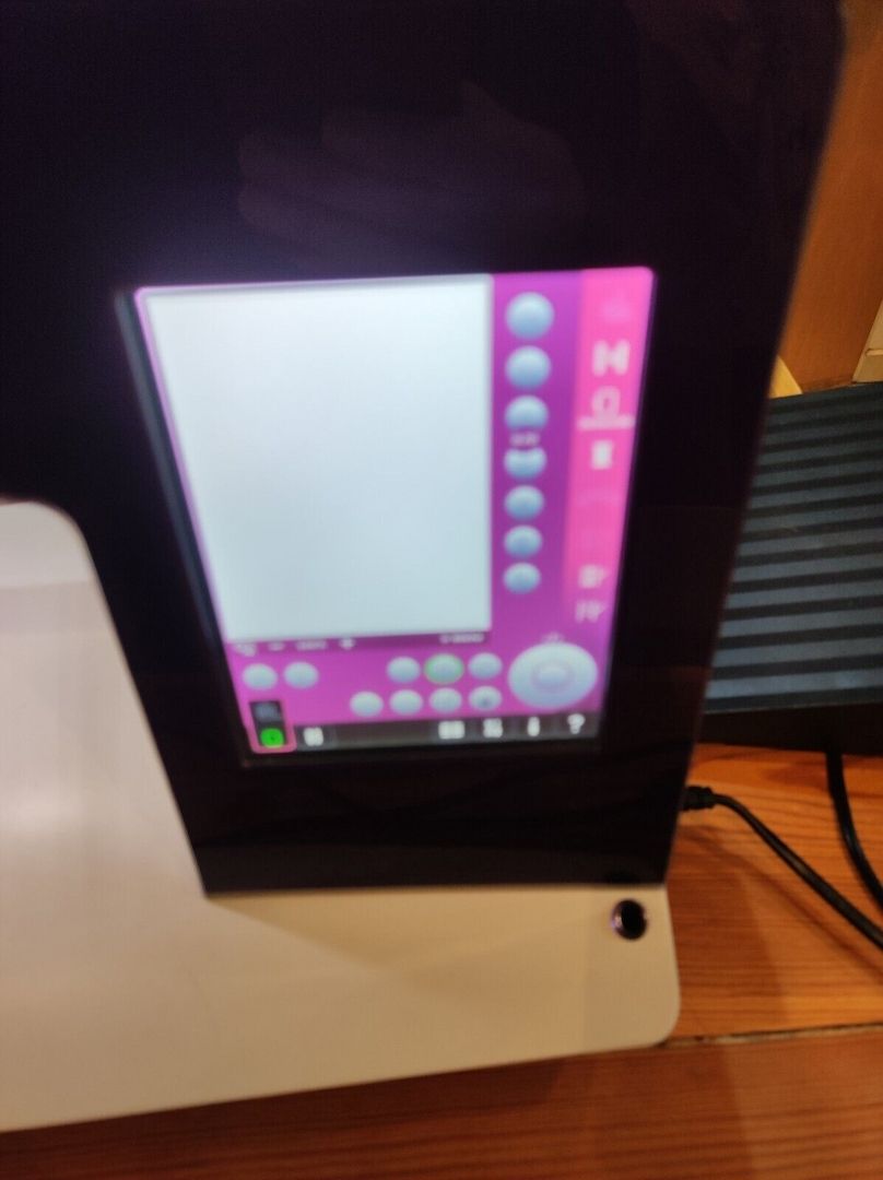 Pfaff Creative 4.5 Inklusive XL Stickmodul