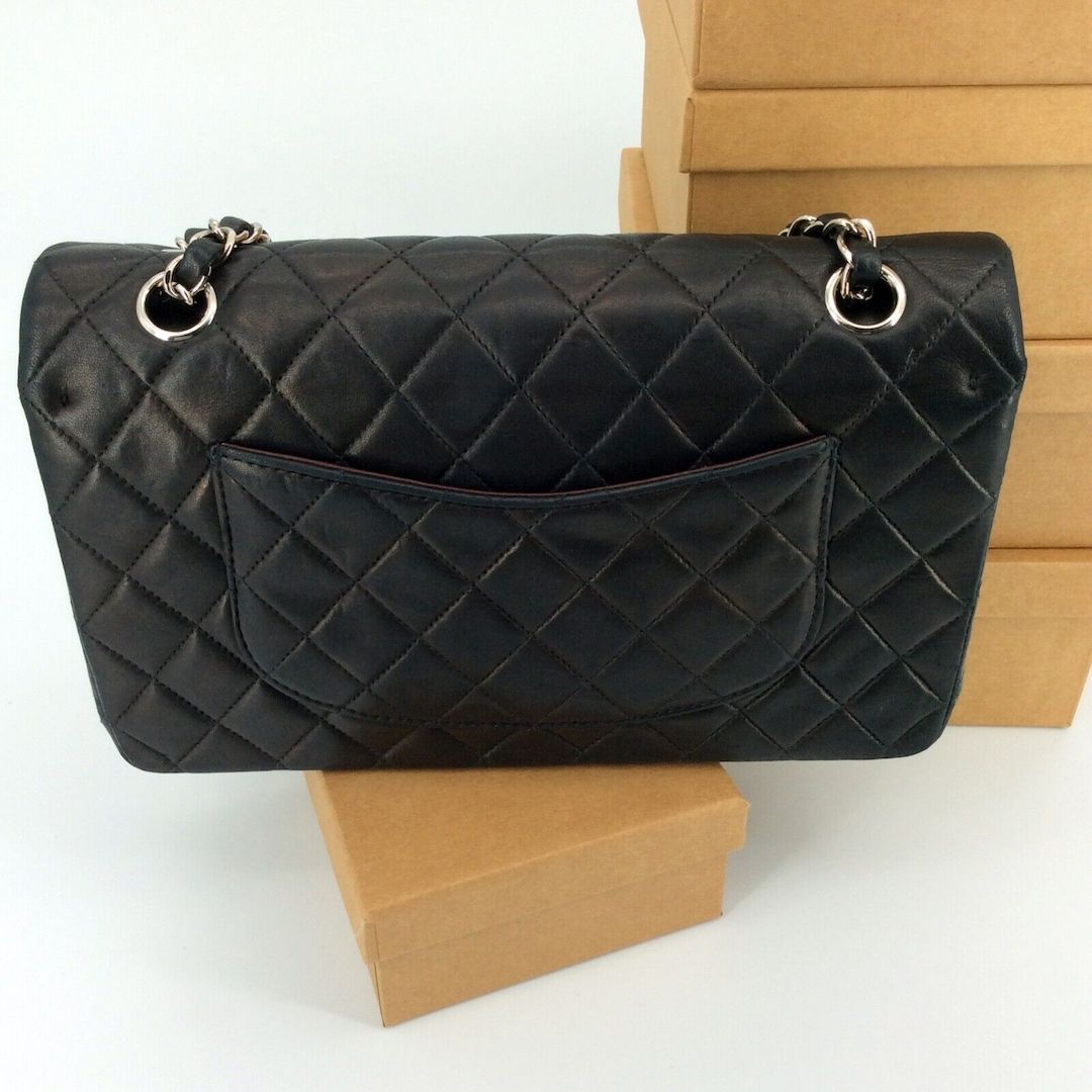 Chanel Classic Double Flap Handtasche Leder Schwarz 26 cm Hardware Silber