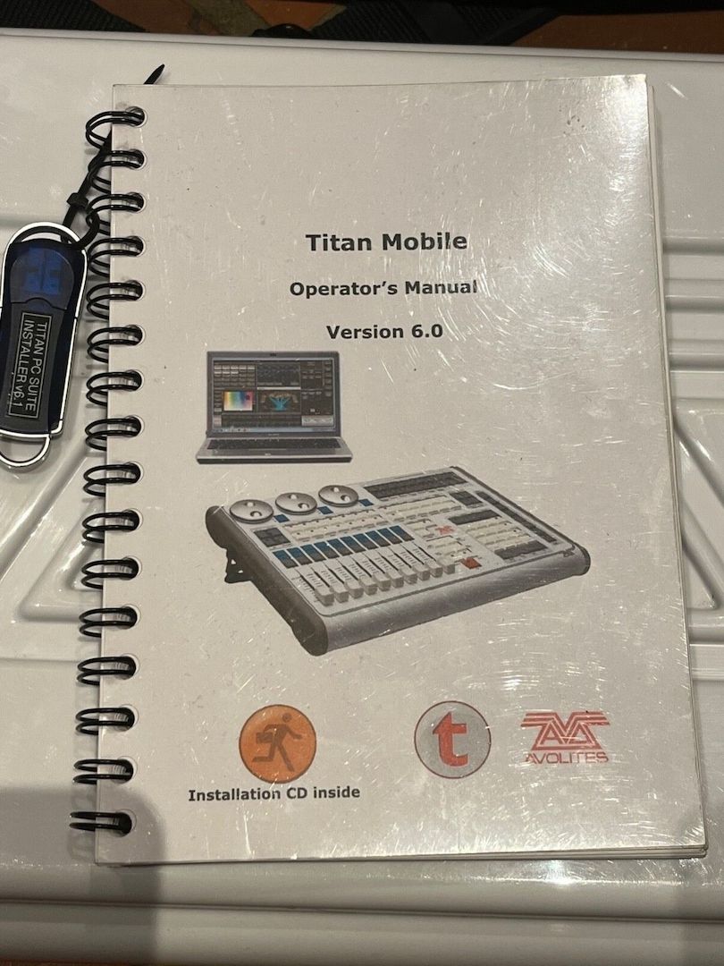 Avolites Titan Mobile Beleuchtungskonsole mit 4 Direktausgängen auf 5pin XLR