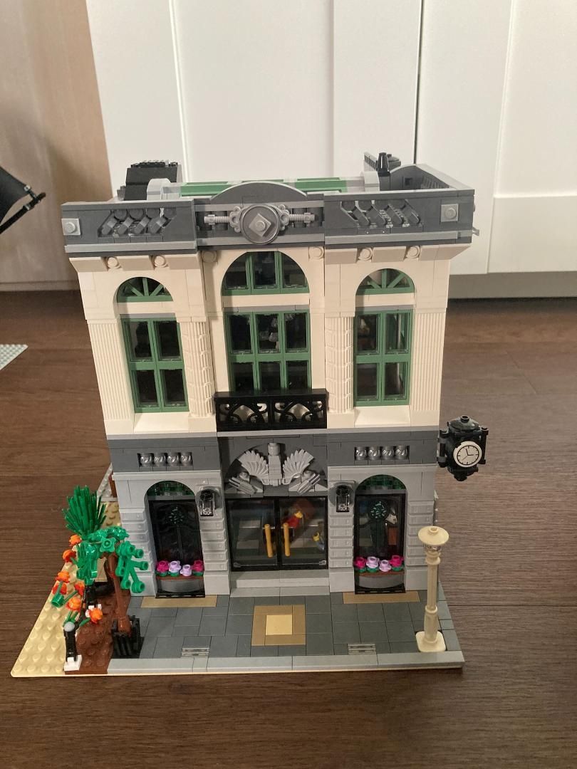 LEGO 10251 Creator Expert Brick Bank Brick Bank.