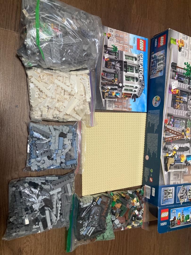 LEGO 10251 Creator Expert Brick Bank Brick Bank.