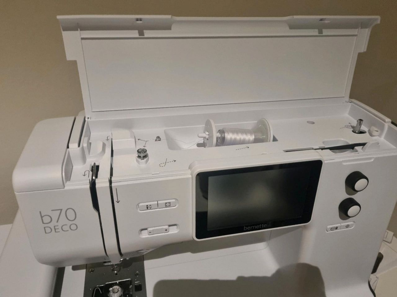 Bernette B70 Stickmaschine mit Zubehör Bernette B70 Stickmaschine mit Zubehör