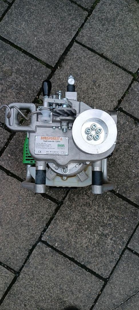 Nordforest Spillwinde 1200 kg Zugkraft mit Seil