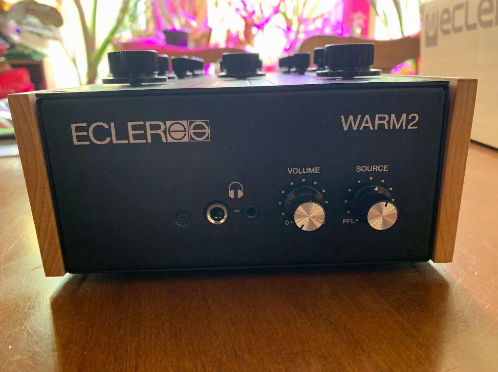 Ecler WARM2 2022 Black w/ Wooden Panels