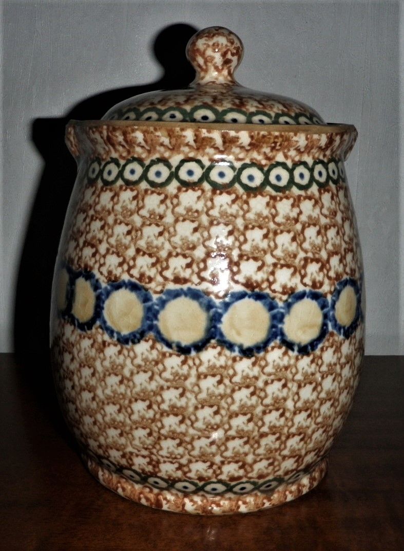 Keramiktopf mit Deckel mit blauen und grünen Kreisen auf beige-braunem Grund