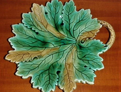 flache Keramikschale Weinblatt mit Griff grün beige