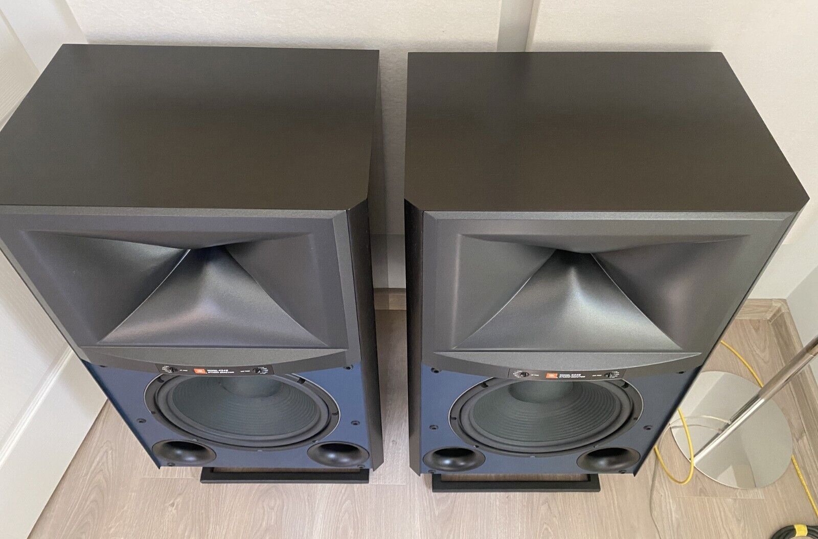 JBL 4349 - 2-Way Studio Monitor Loudspeaker JBL 4349 - 2-Way Studio Monitor Loudspeaker