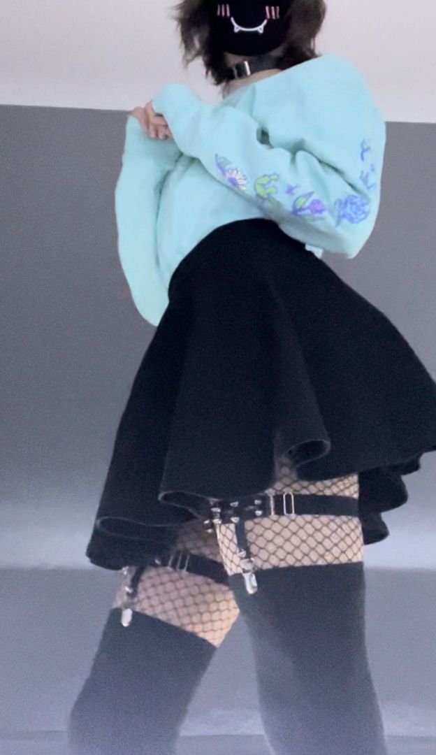 Femboy versucht unanständiges Hobby zu finanzieren.