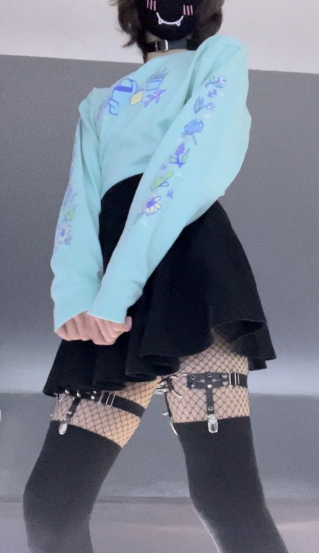 Femboy versucht unanständiges Hobby zu finanzieren.