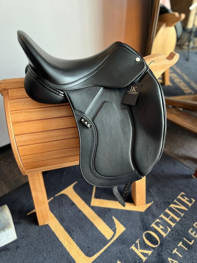 Dressursattel 17 Zoll mit Lack und Glitzer