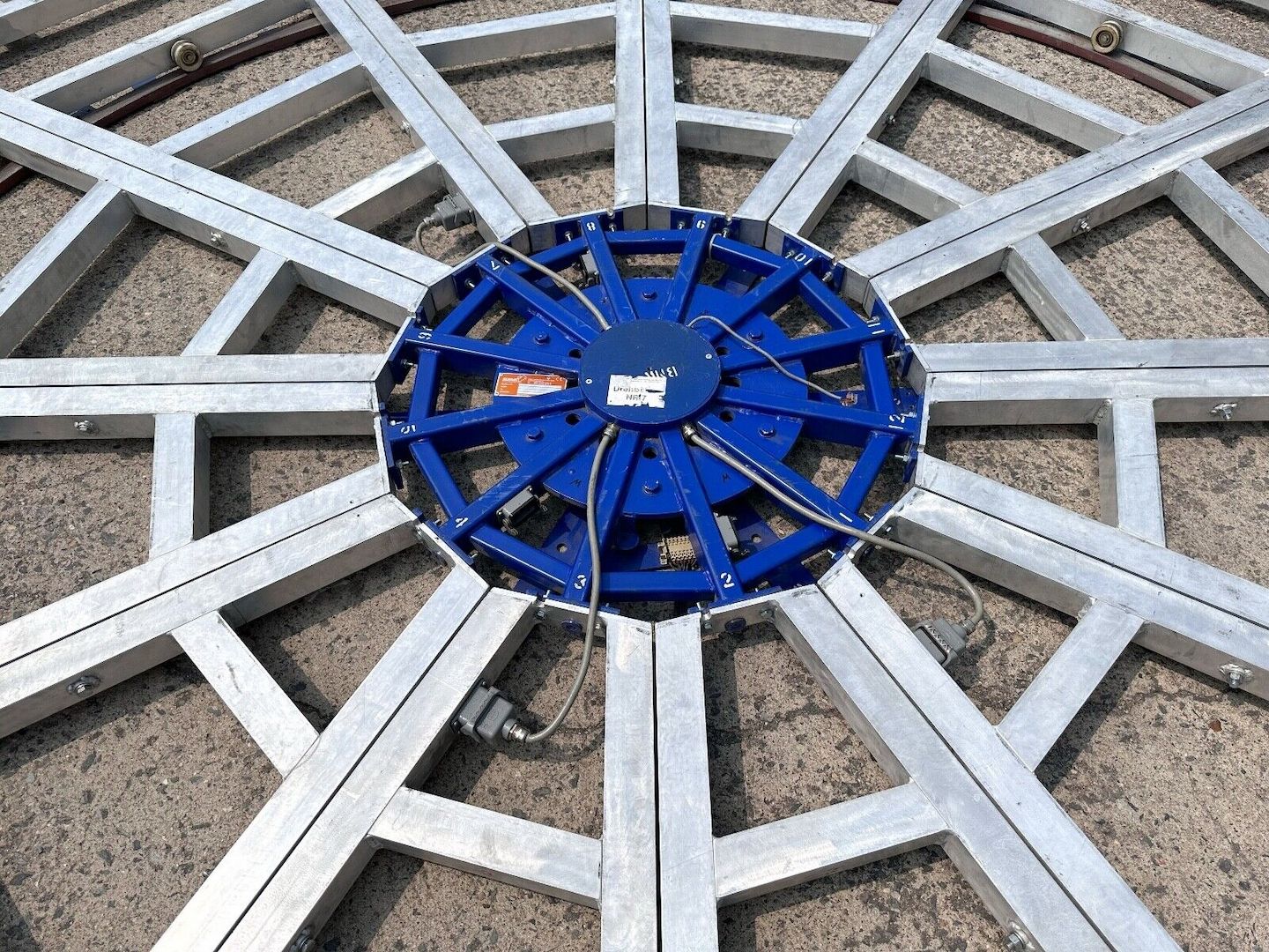 Drei Drehscheiben mit 6,0 bis 6,5 m Durchmesser